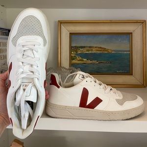 Veja V-10 women’s sneaker